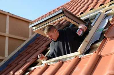 Pose de fenêtres de toit Velux à Amorots-Succos